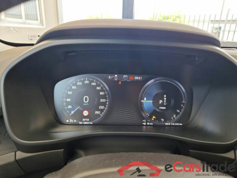 VOLVO XC40 / 2021 / 5P / SUV T4 Recharge Plug-in auto Essential #4