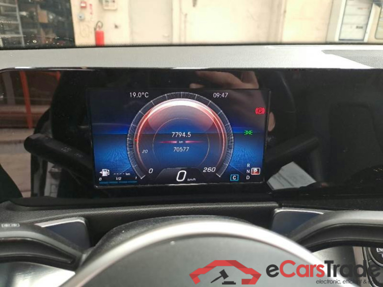 MERCEDES-BENZ GLB / 2019 / 5P / SUV GLB 220 D AUTOMATIC 4MATIC SPORT PLUS #4