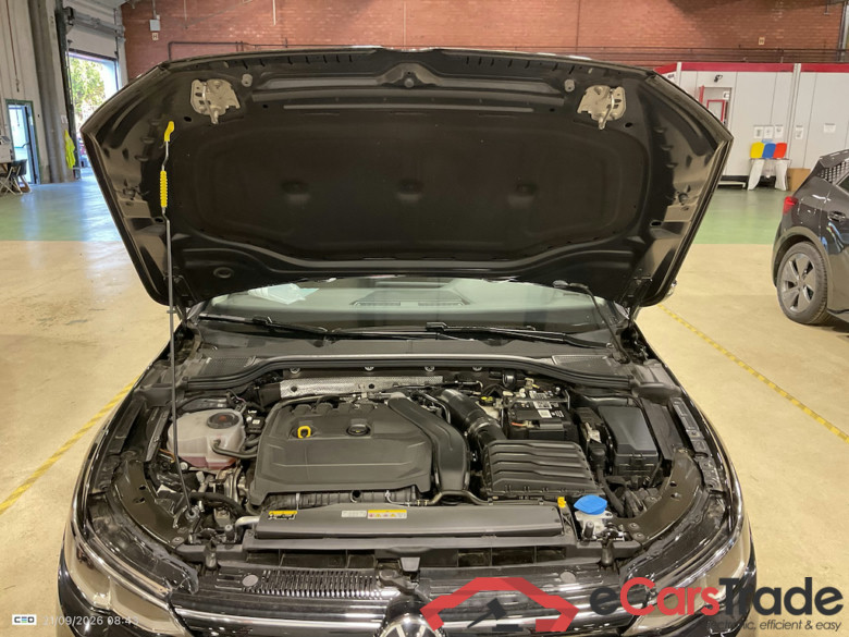 VOLKSWAGEN GOLF VIII 1.5 E-TSI 110KW LIFE DSG #6