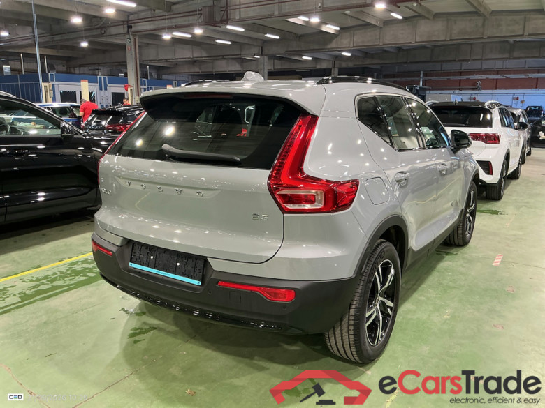 VOLVO XC40 2.0 B3 MHEV PLUS DARK DESIGN DCT #4