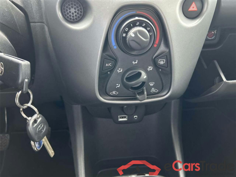 TOYOTA Aygo 1.0 VVT-i x-play #6