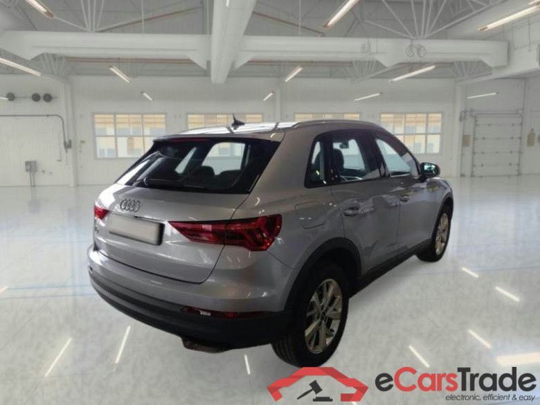 AUDI Q3 / 2018 / 5P / SUV 45 TFSI E S TRONIC BUSINESS #2