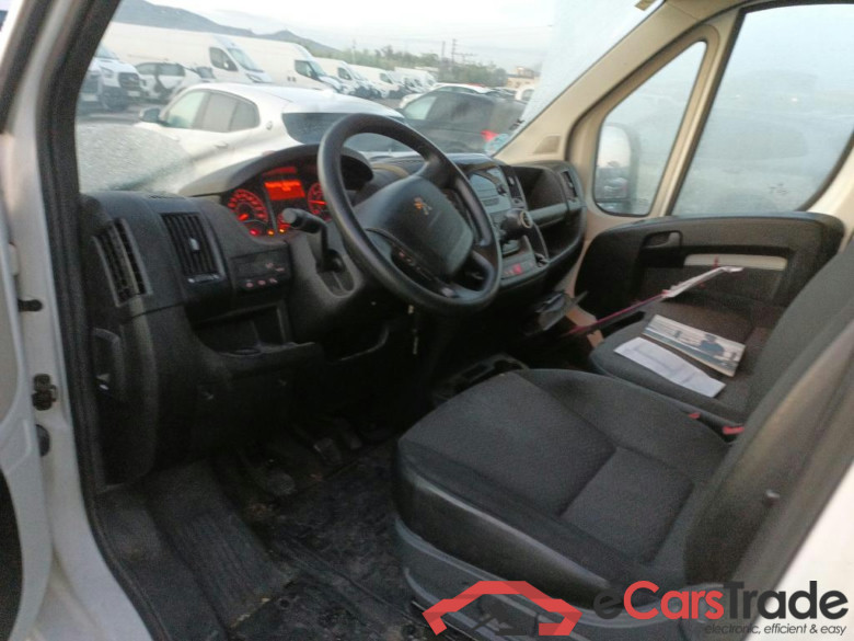 PEUGEOT Boxer / 2014 / 4P / furgón 330 L1 H1 BHDI 103kW (140CV) S&S 6 V M (CX) #3