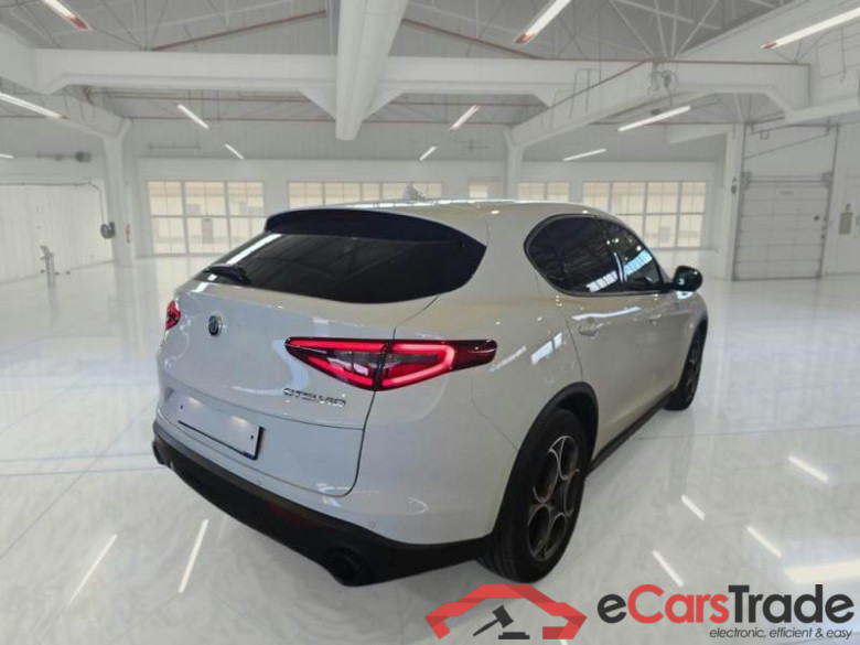 ALFA ROMEO STELVIO / 2017 / 5P / SUV 2.2 TD 190 CV SPRINT AT8 Q4 #2