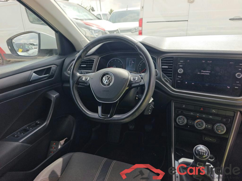 VOLKSWAGEN T-Roc / 2017 / 5P / todoterreno Advance 1.0 TSI 85kW (115CV) #3