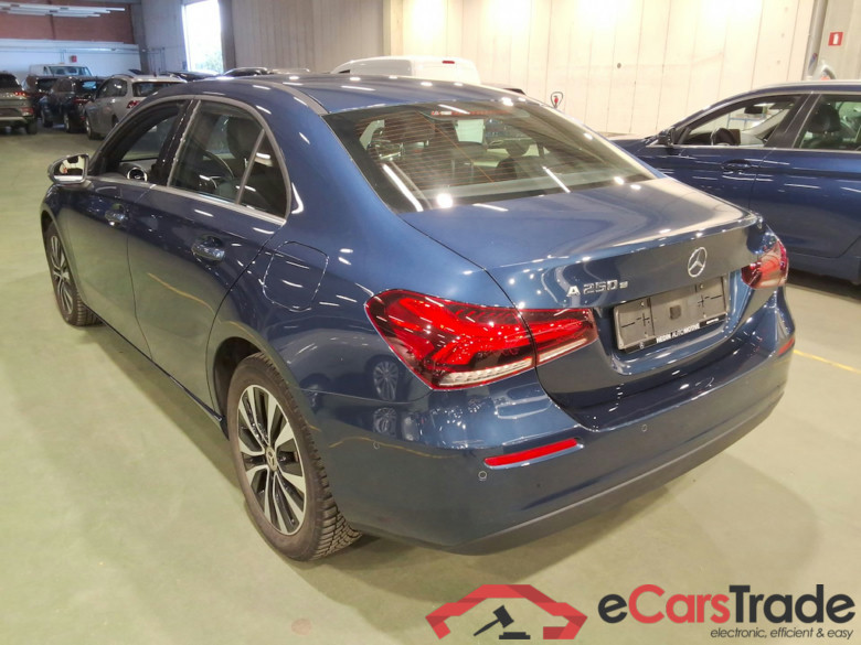 MERCEDES-BENZ A-CLASS LIMOUSINE 1.3 A 250 E BUSINESS LINE DCT #2