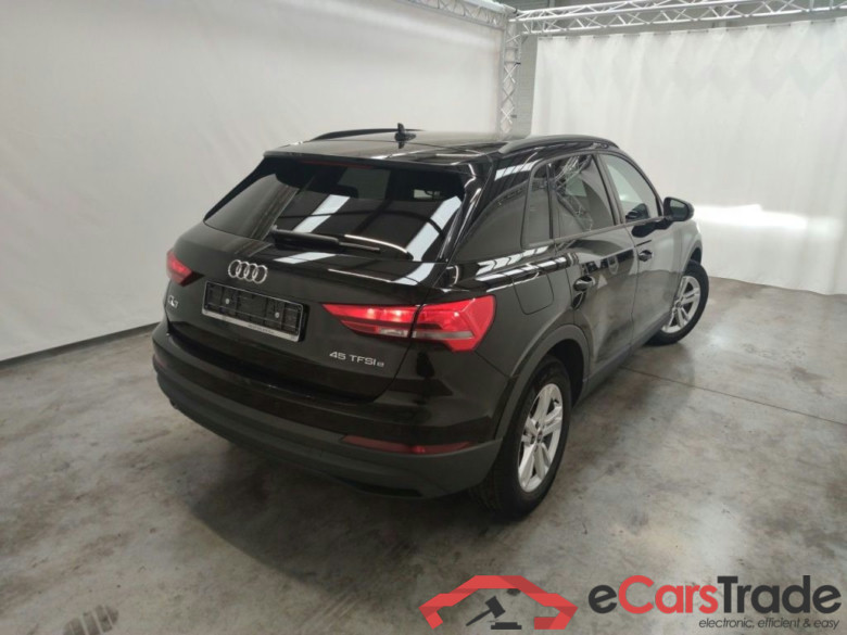 Audi Q3 45 TFSI e S tronic 5d #2