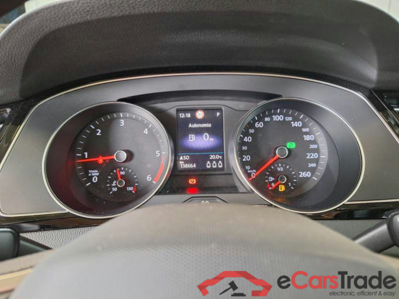 VOLKSWAGEN PASSAT / 2019 / 5P / STATION WAGON VAR. 2.0TDI SCR EVO 110KW BUSINESS DSG #4