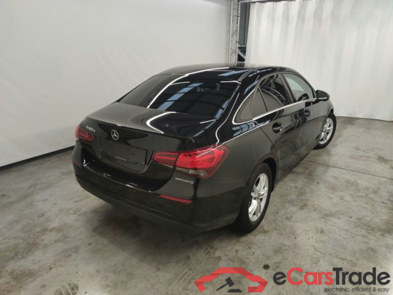 Mercedes-Benz A-Klasse Limousine A 180 d DCT Business Solution 4d #2