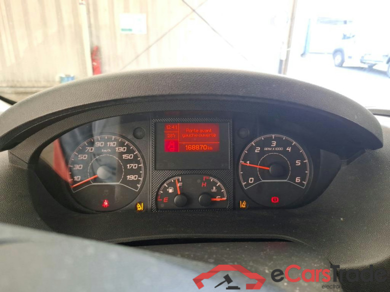 PEUGEOT Boxer / 2014 / 4P / Fourgon tôlé BlueHDi 140 S&S ASPHALT 335 L2H2 #6