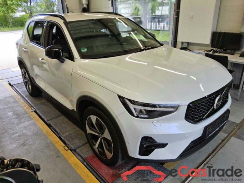 Volvo XC40 (2017->) DE - SUV5 B4 2WD EU6d, Plus Dark, (Facelift) 2022 - 2024 #2