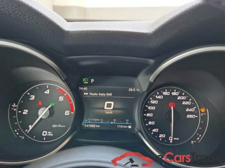 ALFA ROMEO STELVIO / 2017 / 5P / SUV 2.2 TURBO DIES 190CV EXECUTIVE AT8 RWD #4