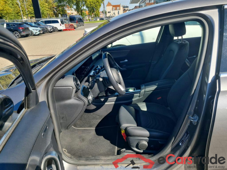 MERCEDES-BENZ A-CLASS LIMOUSINE 1.3 A 180 ESSENTIAL LINE DCT #5