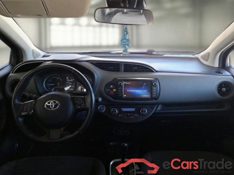 TOYOTA YARIS / 2017 / 5P / BERLINA 1.5 HYBRID BUSINESS #3