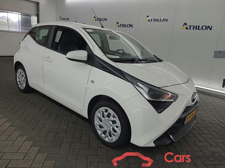 TOYOTA Aygo 1.0 VVT-i x-play 5D 53kW #2