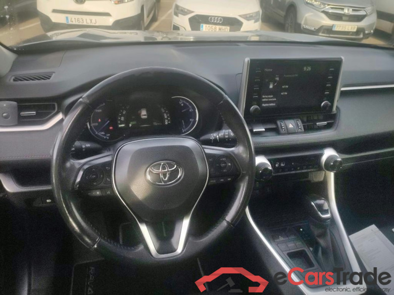 TOYOTA Rav4 / 2018 / 5P / todoterreno 2.5l 220H Advance #3