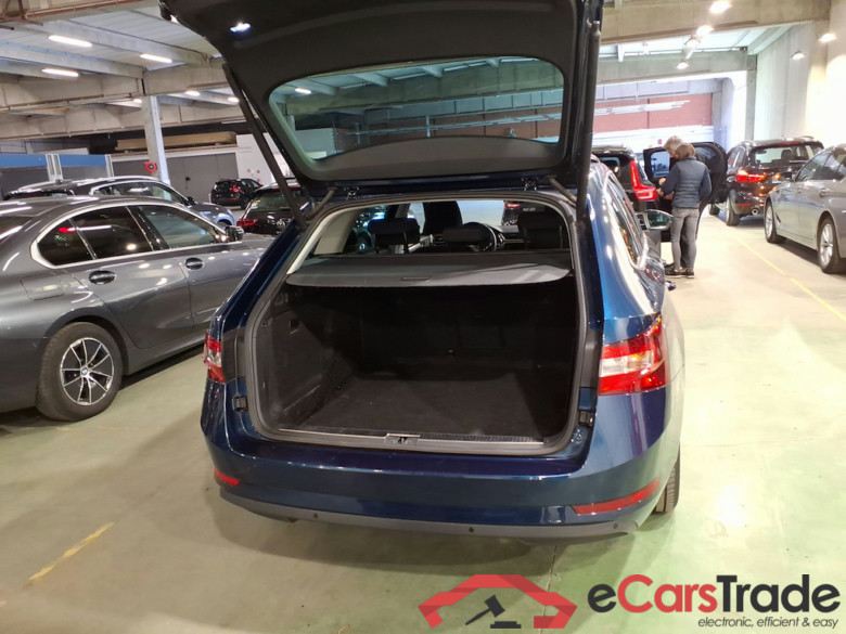 SKODA SUPERB COMBI DIESEL - 2019 2.0 CR TDi Style DSG #3