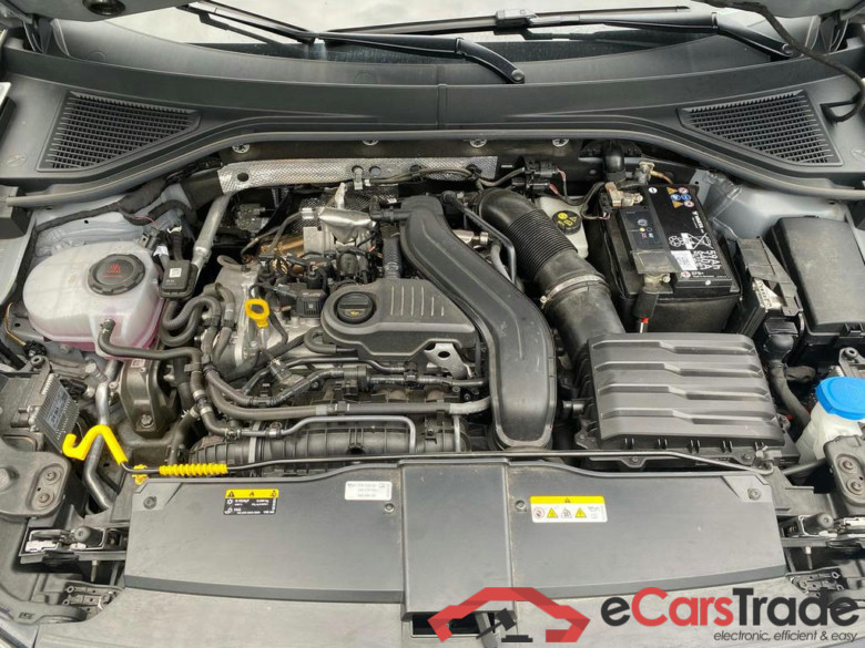VOLKSWAGEN T-Roc 1.5 TSI R-Line Business DSG #6