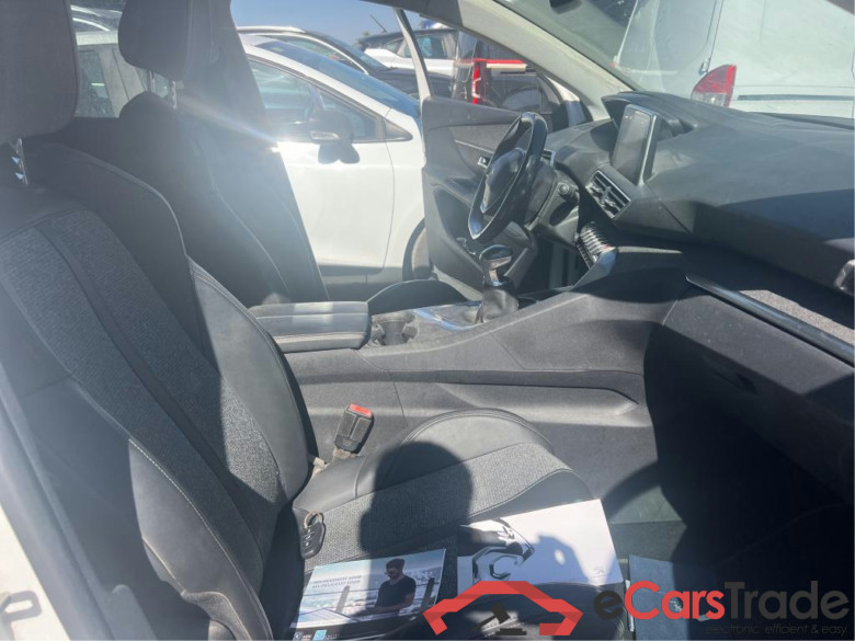 PEUGEOT 3008 / 2016 / 5P / todoterreno 1.2 PURETECH 96KW (130CV) ALLURE S&S (CX) #6