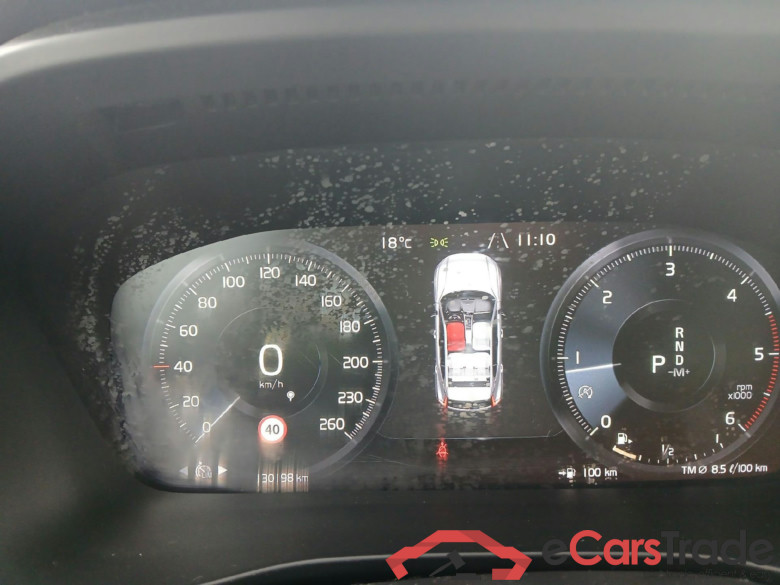 VOLVO XC40 / 2017 / 5P / todoterreno 2.0 D3 Momentum Auto #4