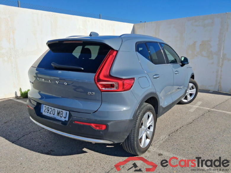 VOLVO XC40 / 2021 / 5P / todoterreno 2.0 B3 G Plus Bright Auto #2