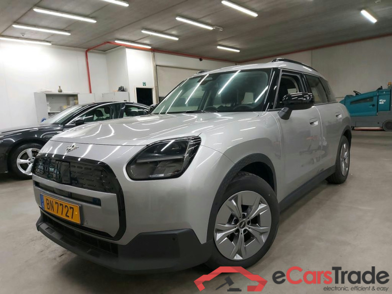 MINI - MIN COUNTRYMAN E 66,5Kwh 204PK With Climatic & Navigation & Cruise Control & Park Sensors Front & Rear * ELECTRIC *