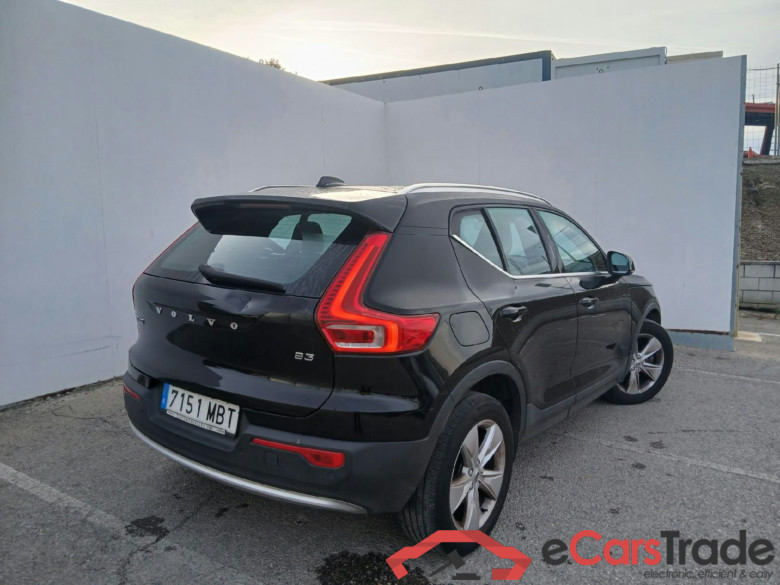 VOLVO XC40 / 2021 / 5P / todoterreno 2.0 B3 G Plus Bright Auto #2