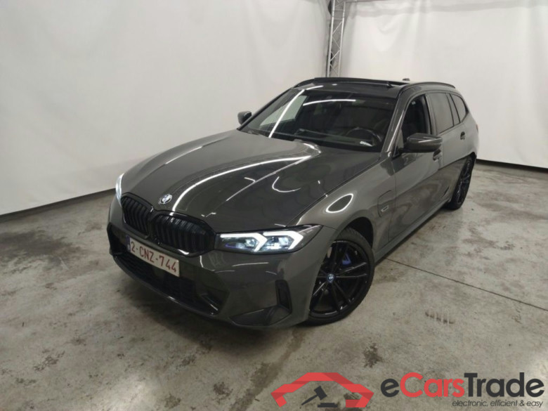 BMW 3 Reeks Touring 330e xDrive (215 kW) 5d ///M-Sportkit (total options: 20,041 Ex.Vat) #1