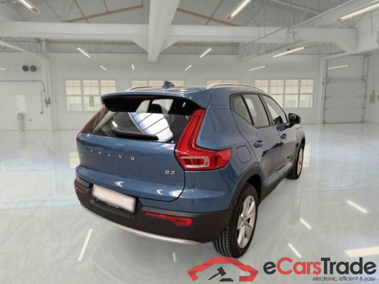 VOLVO XC40 / 2021 / 5P / SUV B3 AUTOMATICO CORE #2